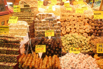 Kifferent kinds of turkish delight in a bazaar market..