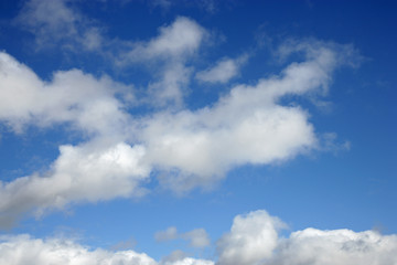 Naklejka na ściany i meble Cielo azul nubes blancas