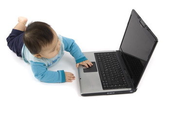 Baby mit Laptop