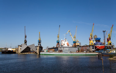 Fototapeta premium the view of Saint-Petersburg's dock in summer