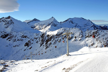 Fototapeta na wymiar panorama zimowych wyciąg krzesełkowy czarownica