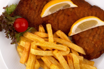 Schweineschnitzel mit Pommes Detail