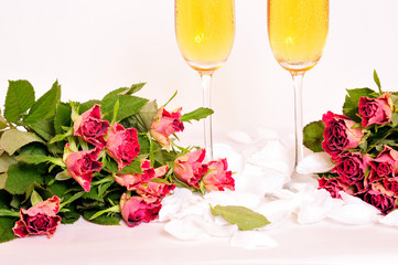 Sektgläser Flasche und Rosen Silvester