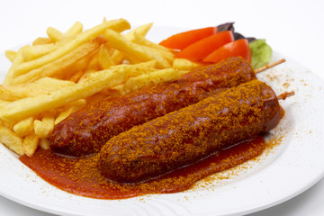 lecker Currywurst mit Pommes