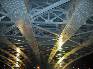 Sous le pont