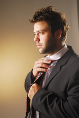 Knotting a tie