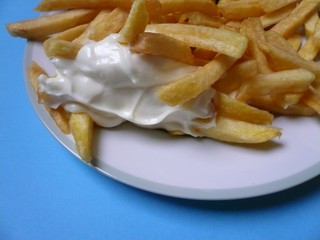 Pommes frites mit Mayonaise