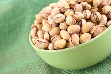 bowl full of pistachio close-ups