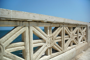 Balaustra in pietra bianca