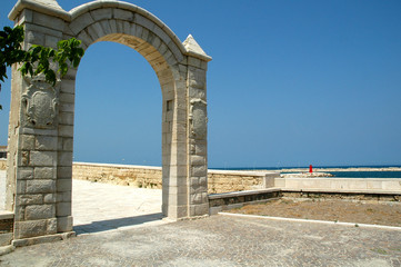 Fototapeta na wymiar Arch Stone na morzu
