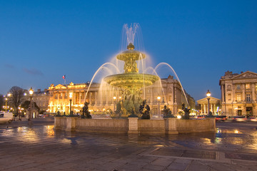 Fontaine place de la concorde à Paris © Pat on stock