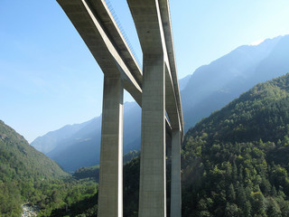 Autobahn im Tessin