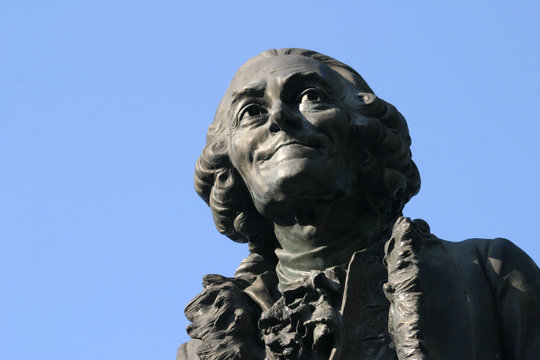 Statue de Voltaire &agrave; Ferney