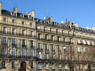 Rue de paris, immeubles de pierre