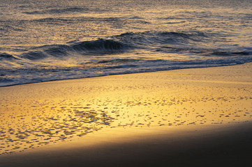 a picture of ocean water and sand