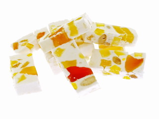 französisches weiches nougat mit trockenfrüchten und nüssen