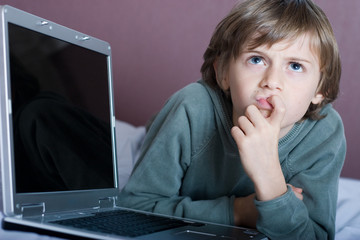 enfant informatique ordinateur chercher question