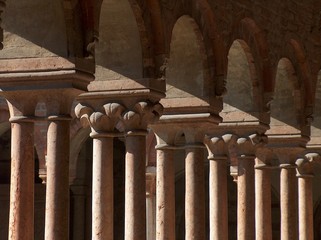 Verona, Säulen und Kapitelle von San Zeno