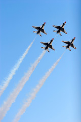 jets flying in formation