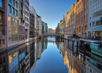 Selbstklebende Fototapete Kanal Flotte in Hamburg