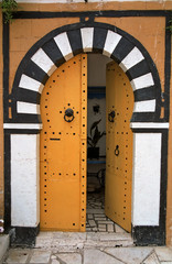 yellow door - sidi bou saïd - tunisia - north africa 