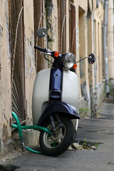 Naklejka premium Old scooter