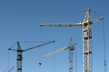 Lift cranes