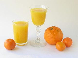 oranges and orange juice in glasses