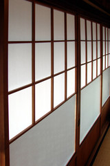 Cloison japonaise coulissante en bois et papier,  architecture et décoration intérieure zen