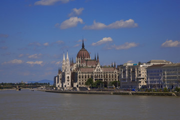 Fototapeta na wymiar Parlament i Dunaj, Budapeszt