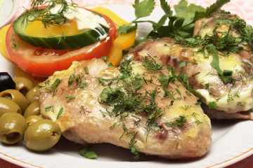 Chicken wings with vegetable and olives
