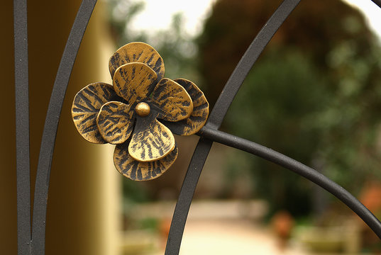 Fiore di bronzo