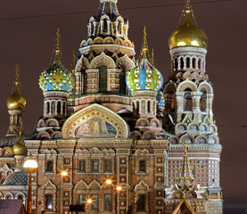Obraz premium Spas-na-krovi orthodox cathedral at night . 