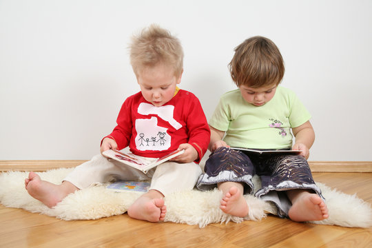 children looking books . wire family is my drawing