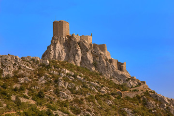 Fototapeta na wymiar Roussillon: katarów zamek Queribus