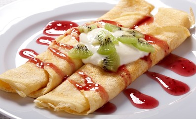 Pancake with fruits and syrup 