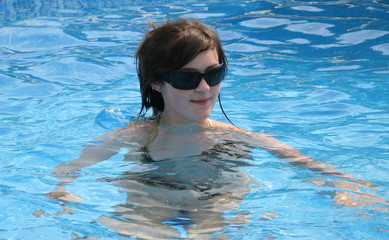 Fototapeta na wymiar pretty young girl in water