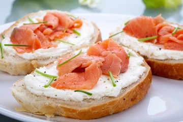 Smoked salmon with cream cheese