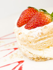 Cake of strawberries with cream and puff-pastry