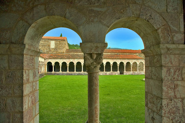 Fototapeta na wymiar roussillon : abbaye saint michel de cuxa