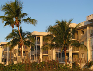 Fototapeta na wymiar piękny kompleks condo na Florydzie plaży