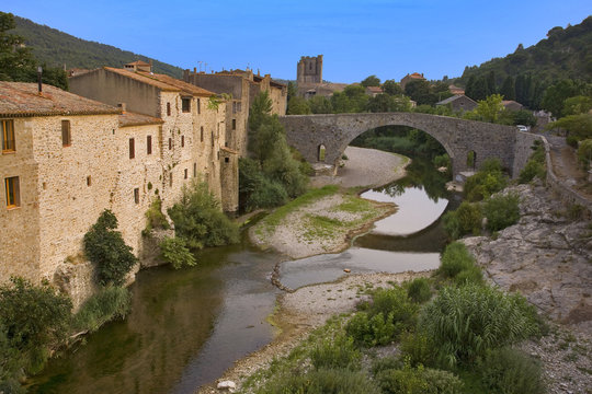 roussillon : vall&eacute;e de l'orbieu, cit&eacute; m&eacute;di&eacute;vale de lagrasse
