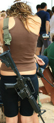 Fototapeta na wymiar Isarel kobieta cywilnej zbrojnej