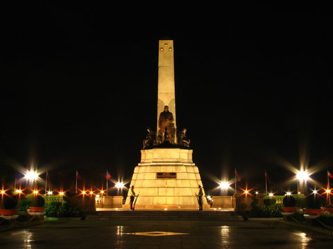 Rizal Monument At Night