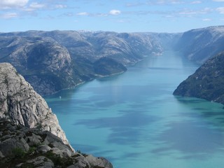 Fototapeta na wymiar deep lysefjord @ Norwegia