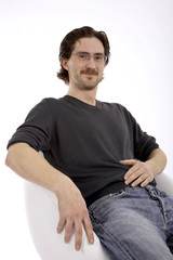 junger mann mit pulli