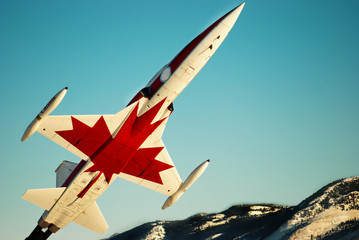 Canadian Jet Plane Rockets to the Sky!