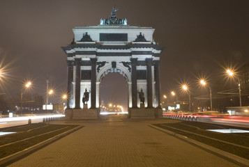 Fototapeta na wymiar pomnik łuk triumfalny w Moskwie miasta.