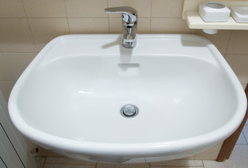 Sink and tap in the bathroom