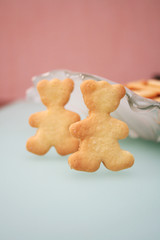 Cookies in the form of two bears